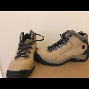 Hiking boot/shoe